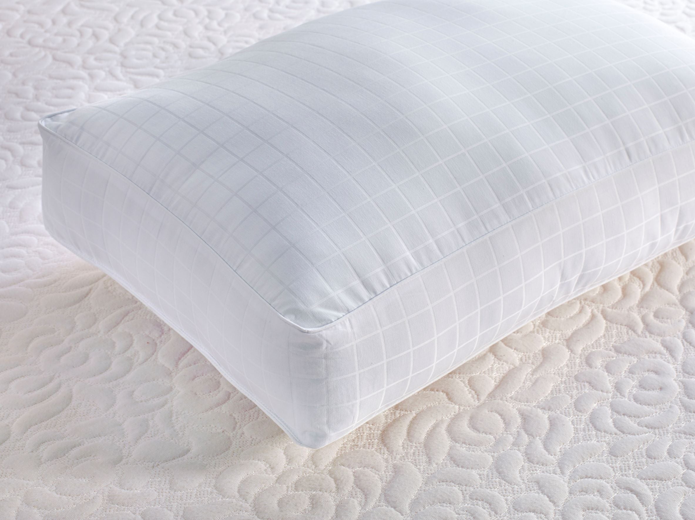 Carpenter Co. Beyond Down Pillow für Side Sleeper