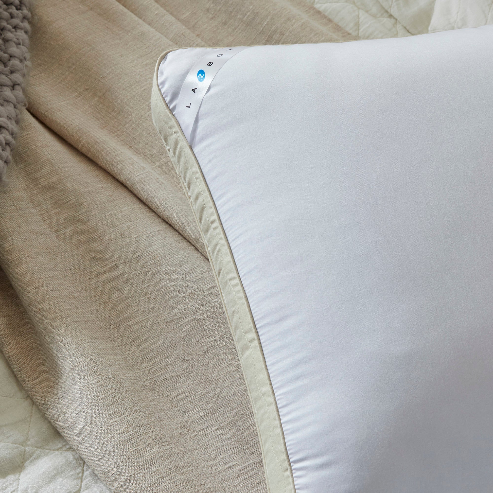La-Z-Boy Hybrid Bliss Memory Foam | Richloft Fiber Foam Core Pillow