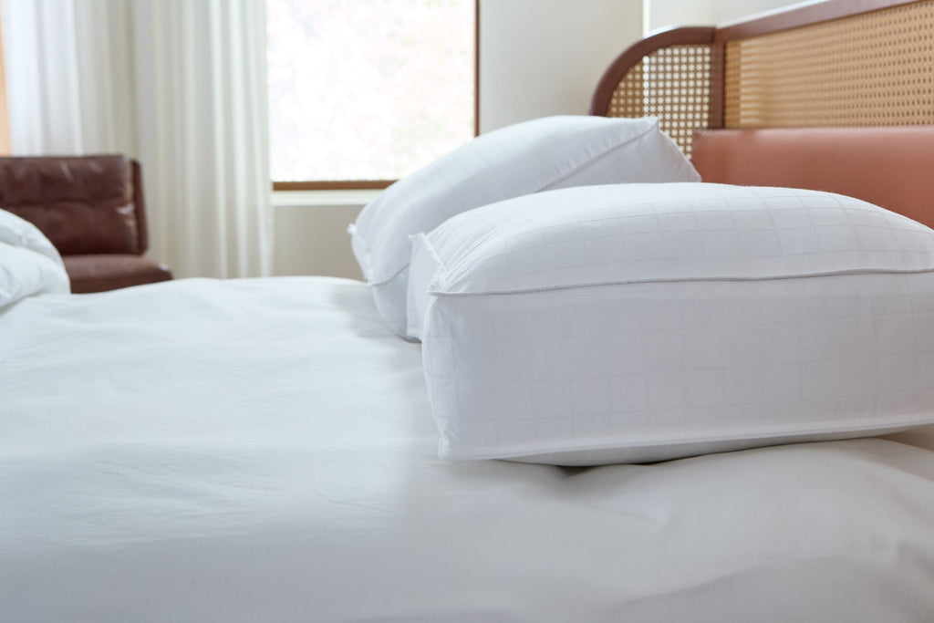 Carpenter Co. Beyond Down Pillow für Side Sleeper