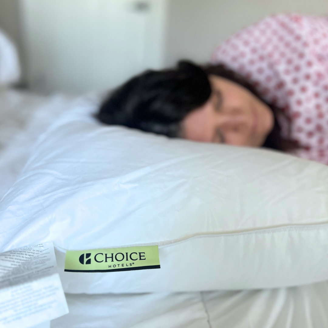 Choice Hotels® Soft and Firm Polyester Pillow Combo Packung (enthält 2 Kissen)
