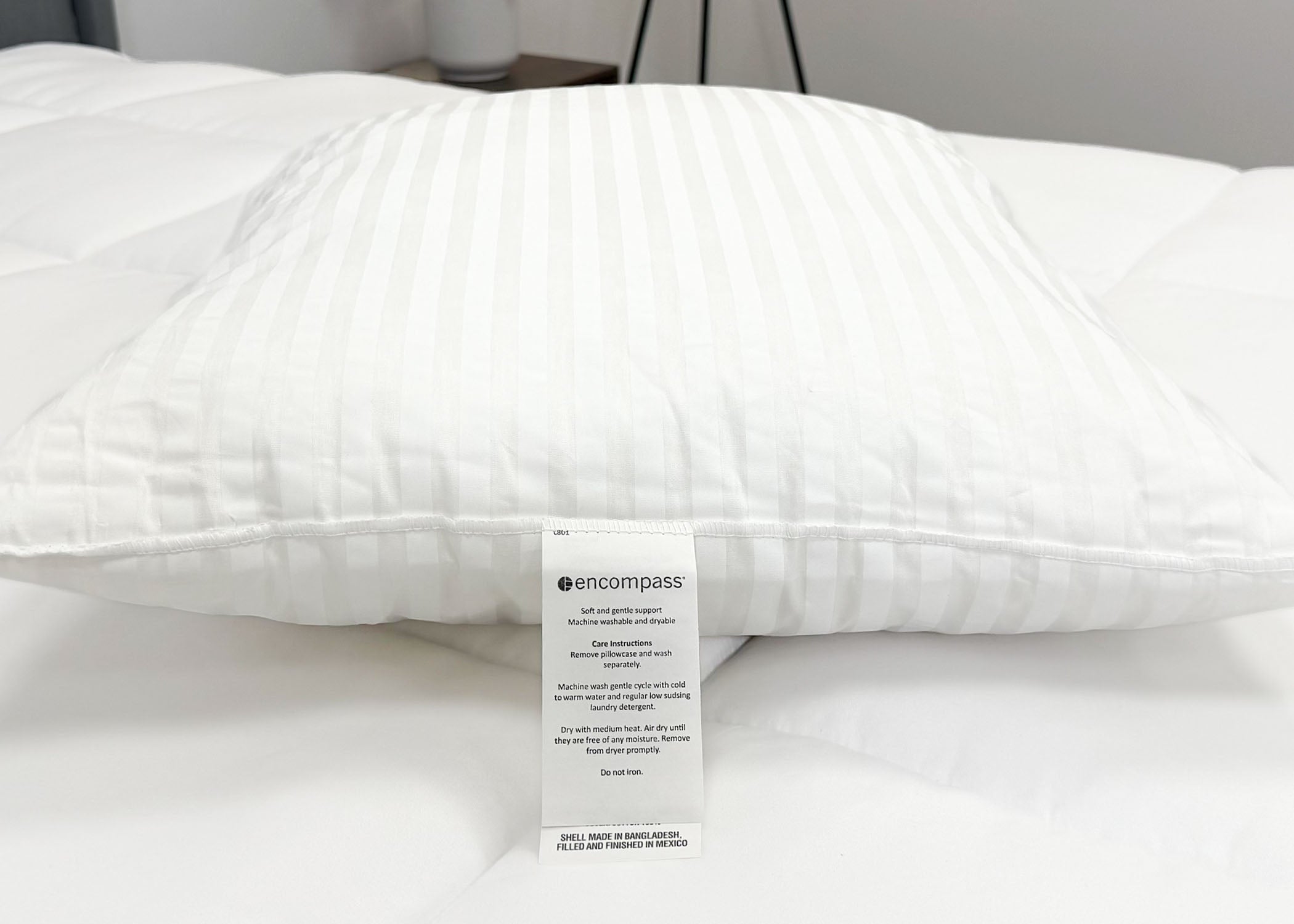 Pillow Factory Comforel Pillow, ausgestellt in Sheraton Hotels