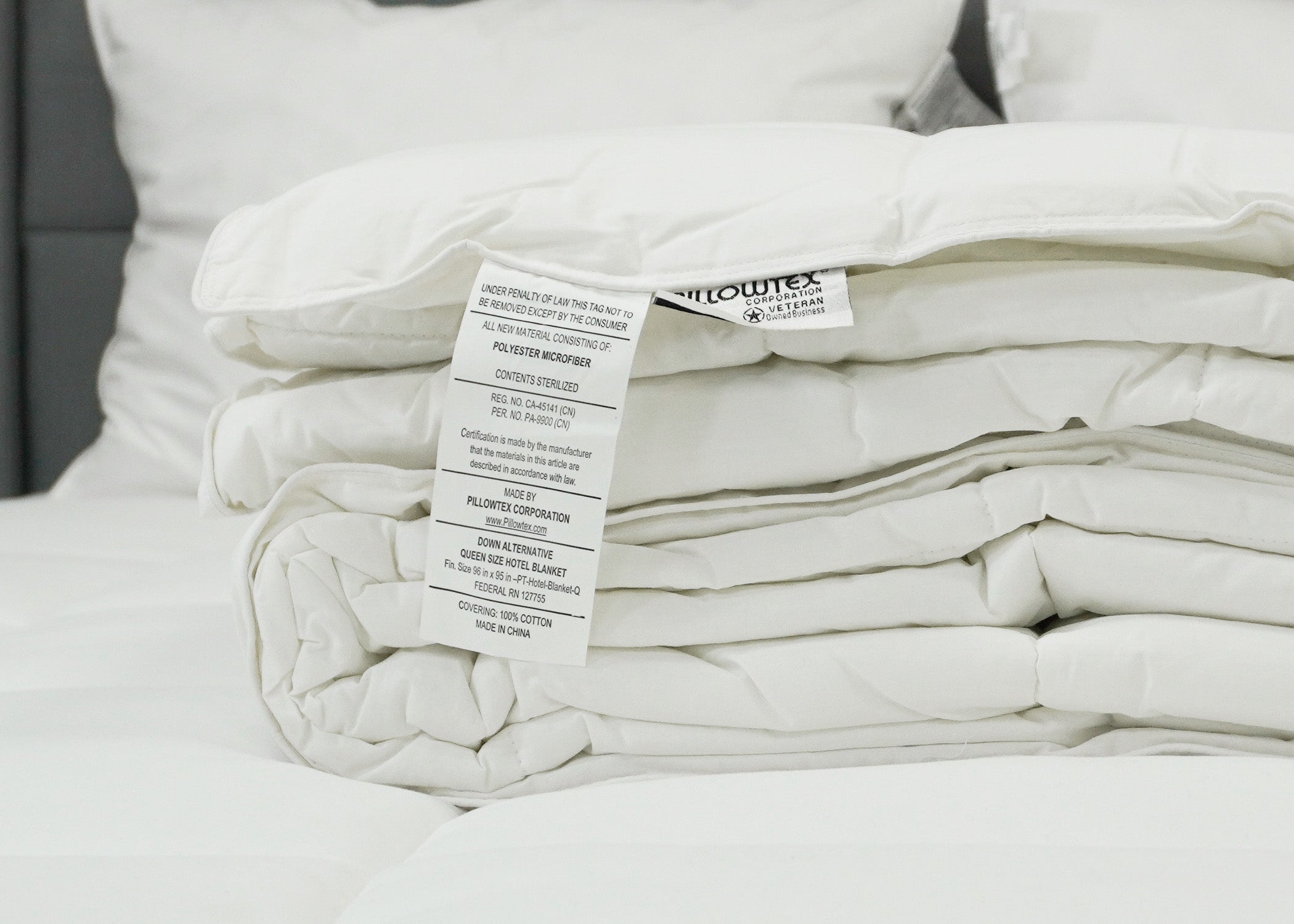 Pillowtex Hotel Blanket | Soft Fabric & Silky Smooth Füllung