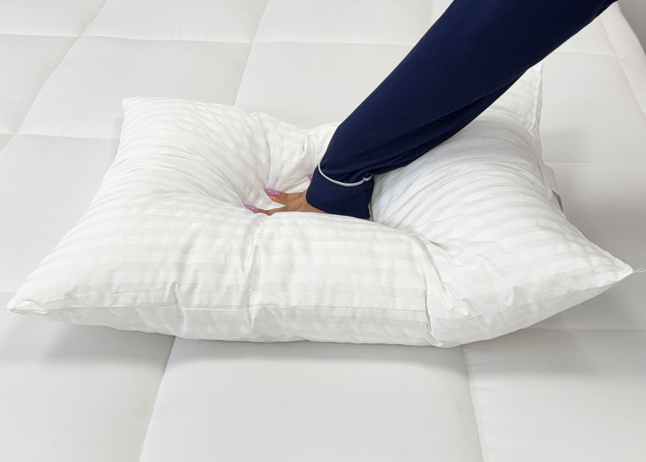 Pillow Factory Comforel Pillow, ausgestellt in Sheraton Hotels