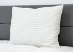 Pillow Factory Comforel Pillow, ausgestellt in Sheraton Hotels
