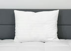 Pillow Factory Comforel Pillow, ausgestellt in Sheraton Hotels