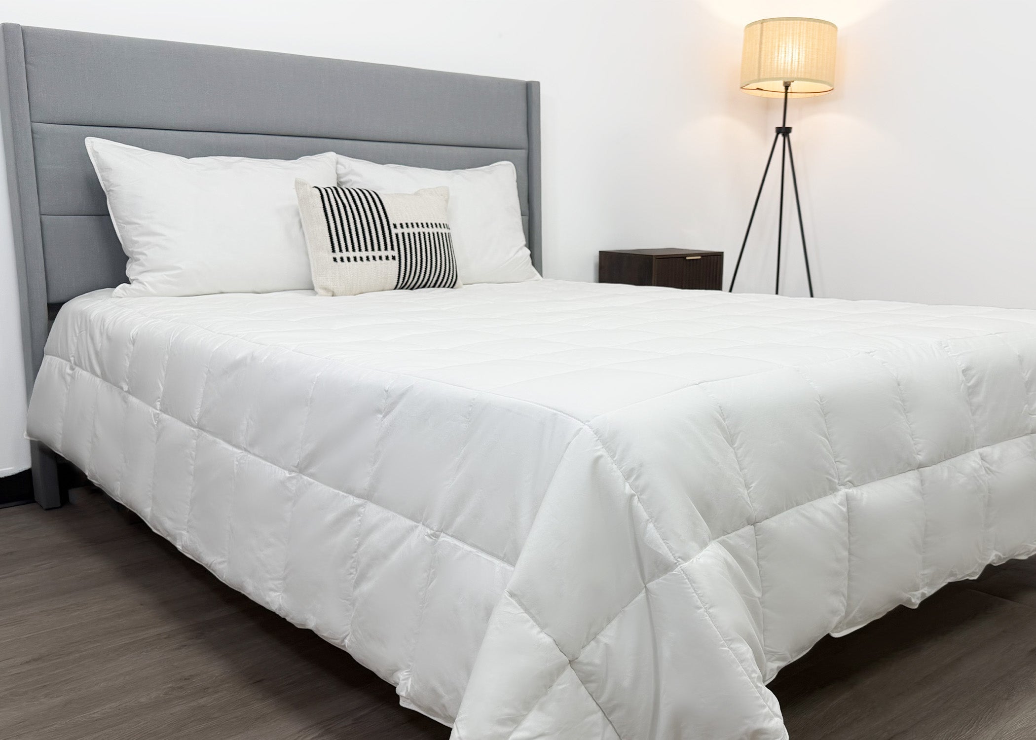 Pillowtex Hotel Blanket | Soft Fabric & Silky Smooth Füllung