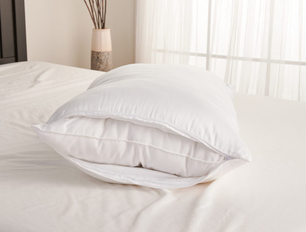 Carpenter Co. Dual Layered Comfort Pillow | Mittlerer Support