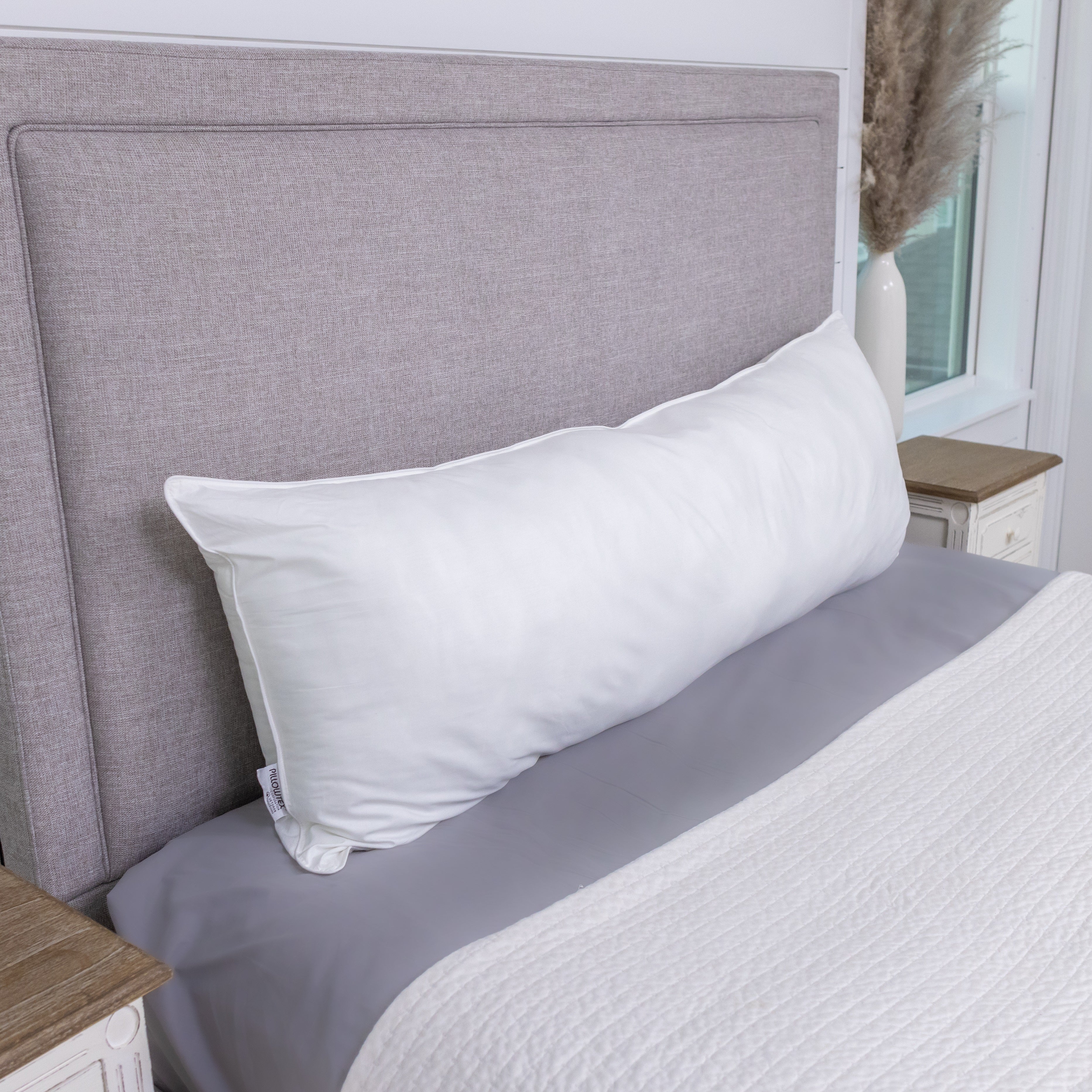 Pillowtex Premium Polyester Body Pillow | Mittlerer Halt